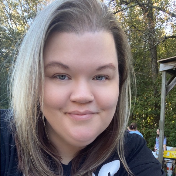 Meet your Posher, Kristina - Picture 2 of 4